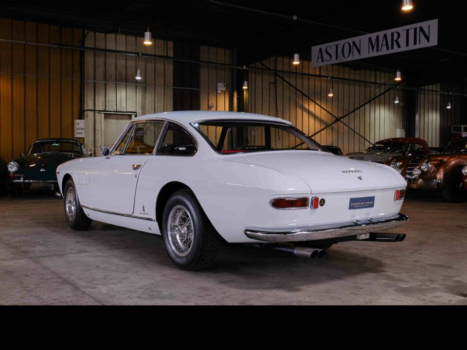 Image 5/36 of Ferrari 330 GT 2+2 (1964)