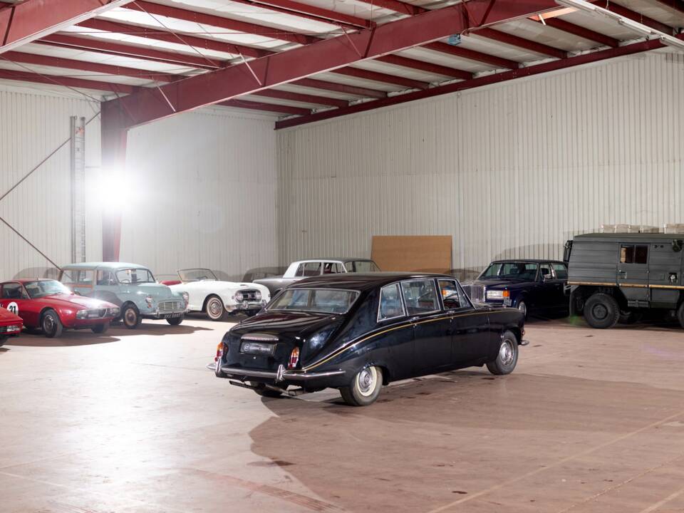 Image 7/70 of Daimler DS 420 (1976)