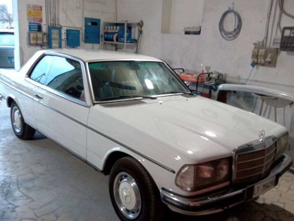 1986 | Mercedes-Benz 230 CE