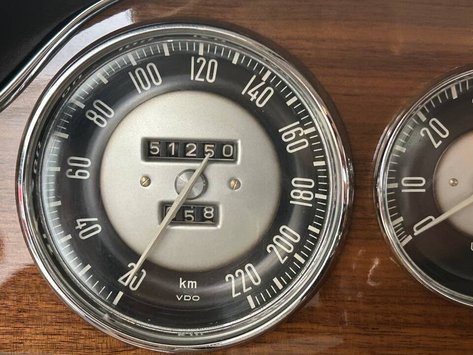 Image 15/37 of BMW 3200 CS (1964)