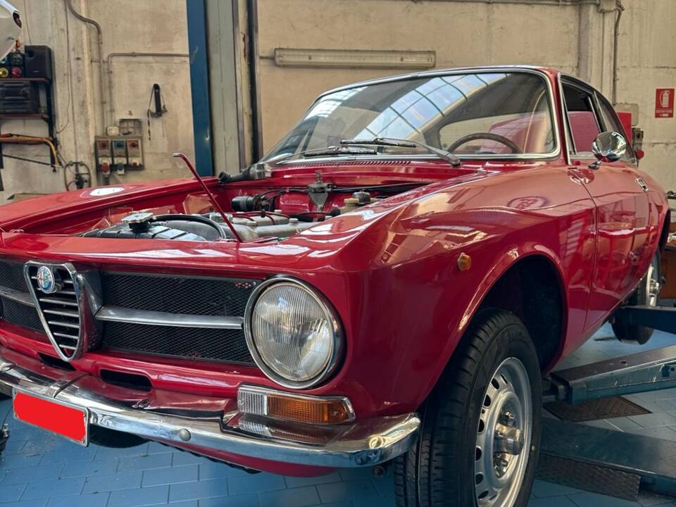 Bild 15/29 von Alfa Romeo Giulia 1600 GT Junior (1972)