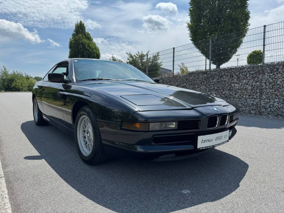 Image 36/37 of BMW 850i (1991)