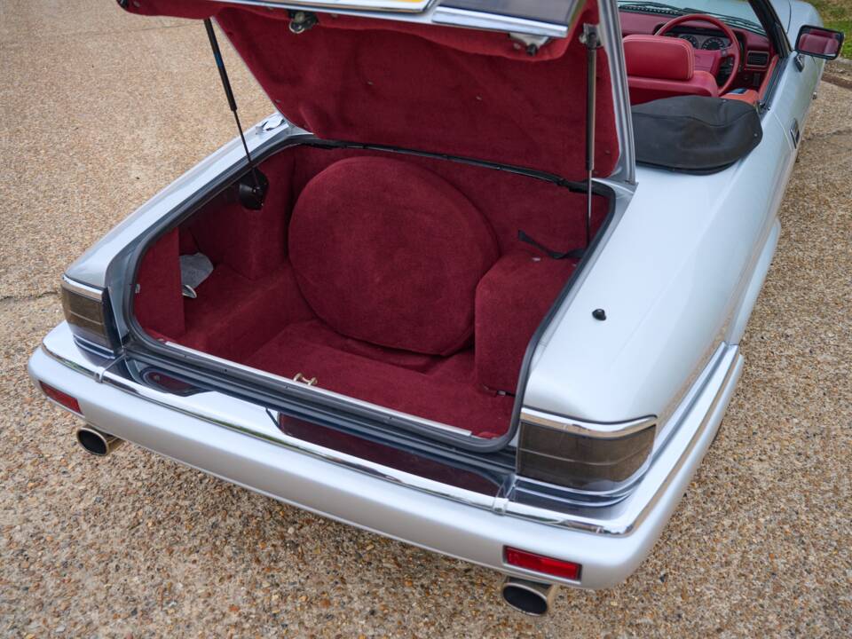 Image 38/50 of Jaguar XJS 6.0 (1993)
