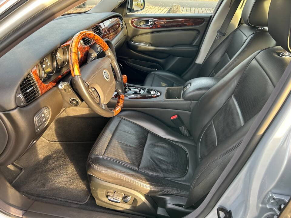Bild 10/24 von Jaguar XJ 2.7 D (2007)