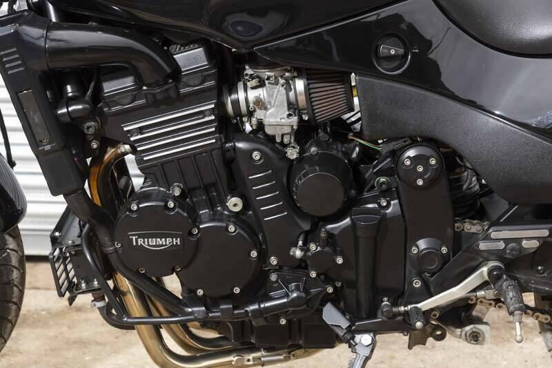 Image 30/37 of Triumph Speed Triple (1995)