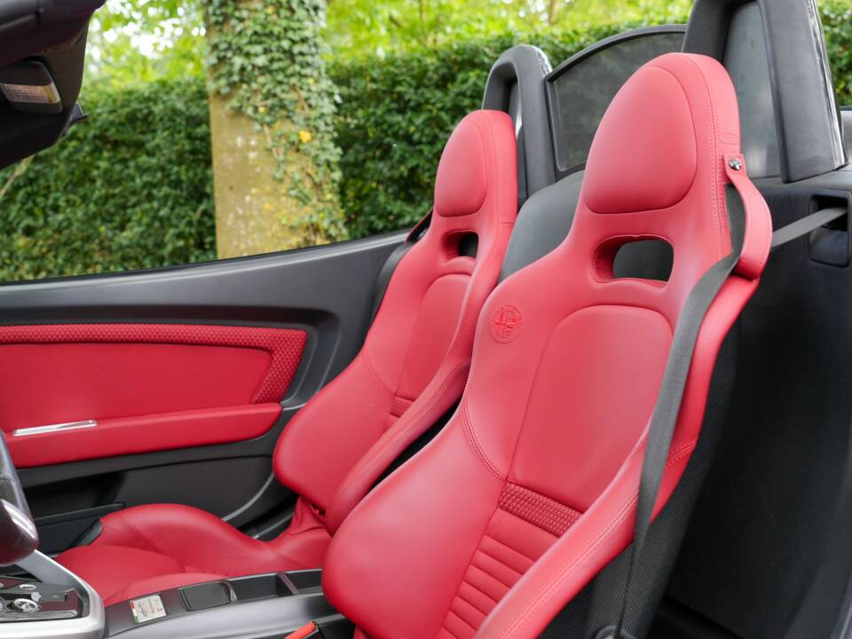 Image 18/50 of Alfa Romeo 8C Spider (2010)