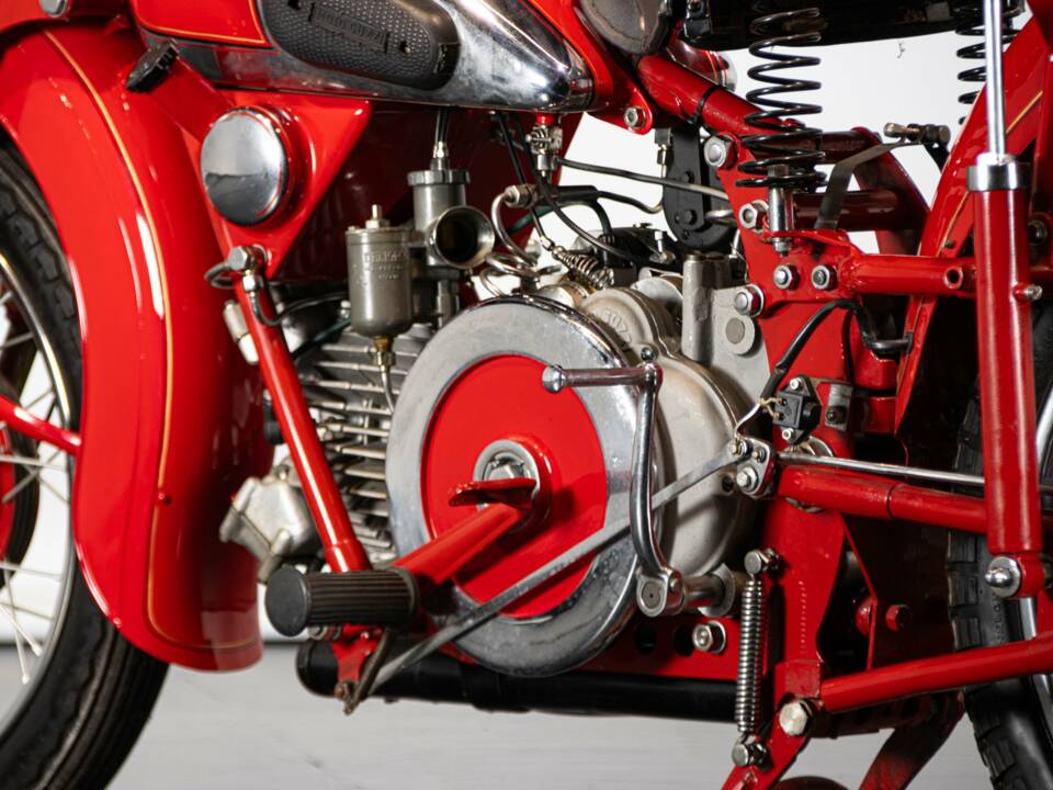 Imagen 26/50 de Moto Guzzi DUMMY (1952)