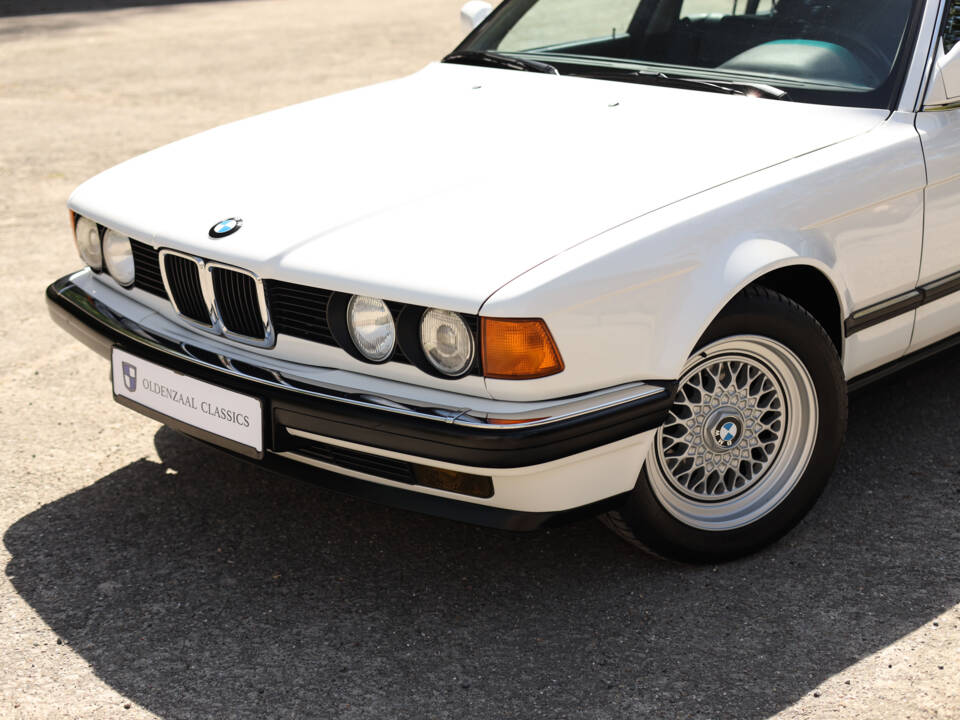 Bild 68/70 von BMW 735i (1991)