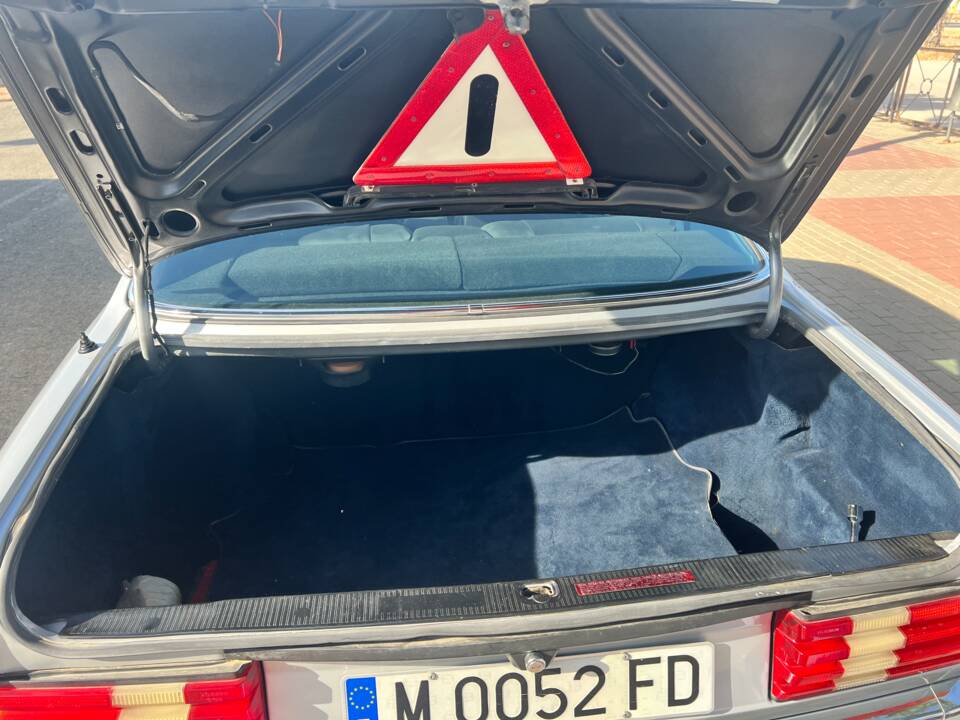 Image 39/77 of Mercedes-Benz 380 SEC (1982)