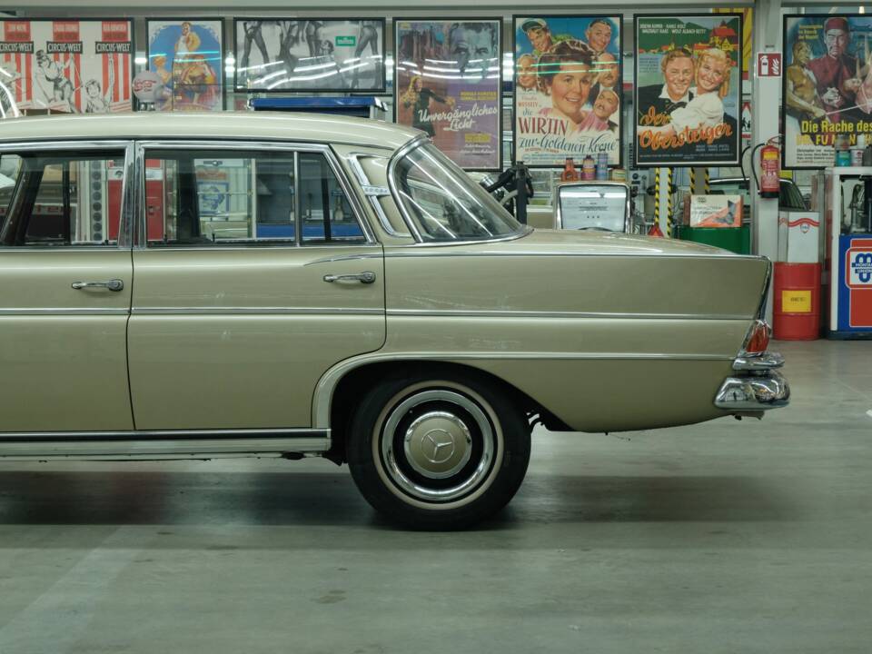 Image 7/50 of Mercedes-Benz 300 SE (1964)