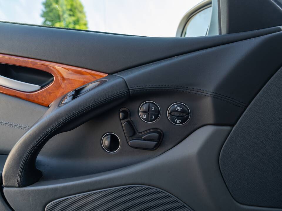 Image 55/86 de Mercedes-Benz SL 500 (2002)