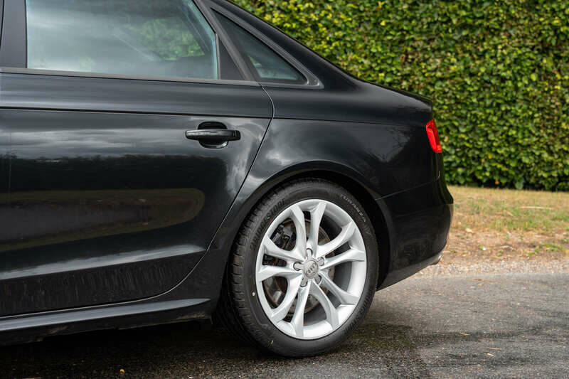 Image 13/50 of Audi S4 (2010)