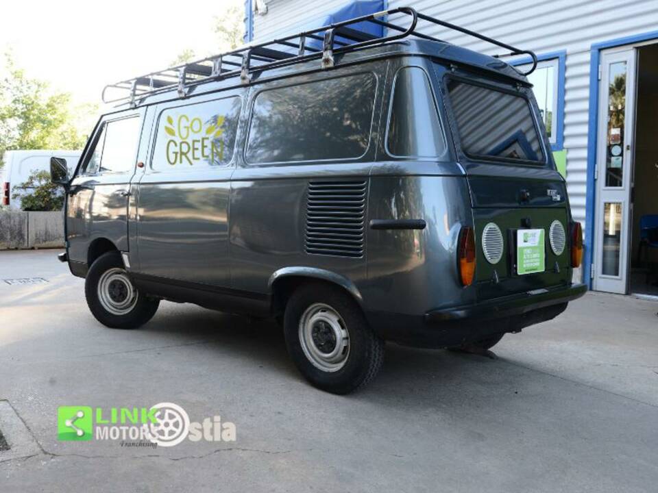Image 8/10 of FIAT 900T (1979)