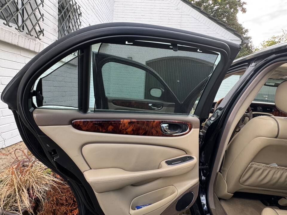 Image 10/22 of Jaguar XJR Super V8 (2005)