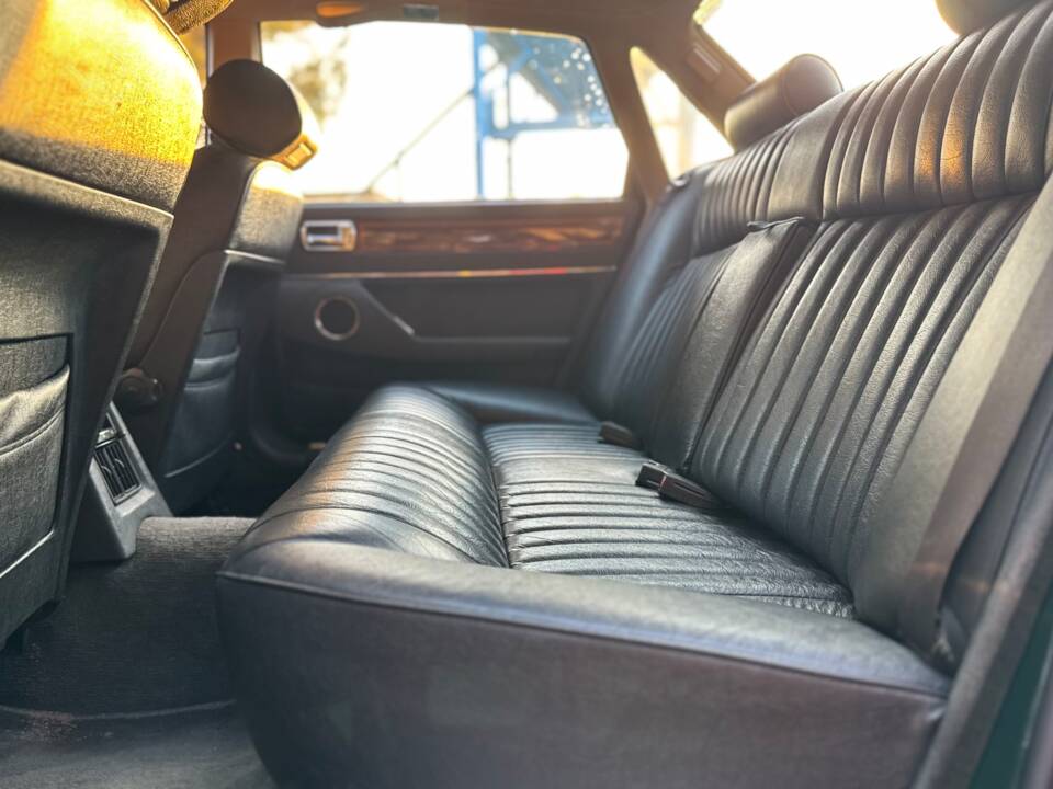 Image 22/40 of Jaguar Sovereign 3.6 (1989)