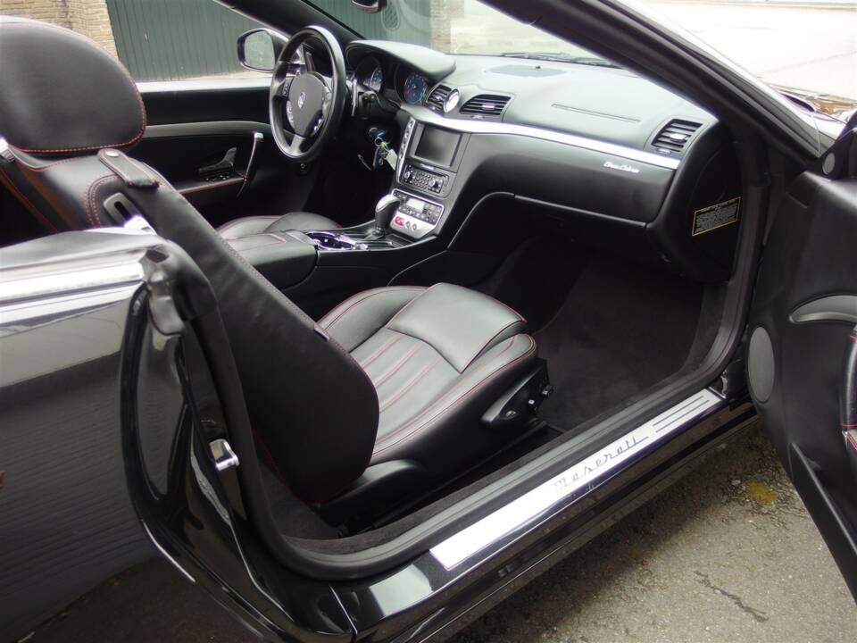 Immagine 47/93 di Maserati GranCabrio 4.7 (2010)