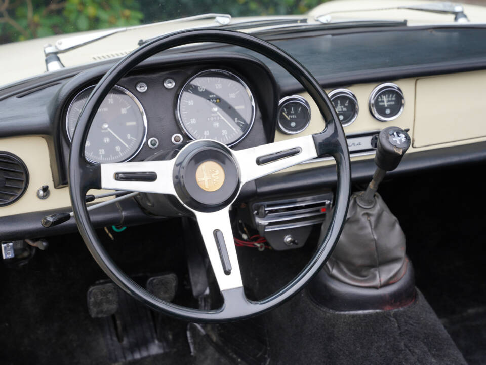 Image 36/50 of Alfa Romeo 1600 Spider Duetto (1967)