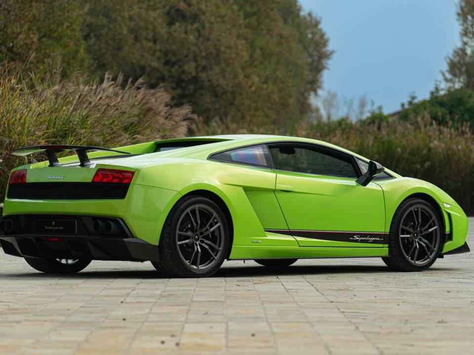 Image 6/50 of Lamborghini Gallardo LP 570-4 Superleggera (2011)