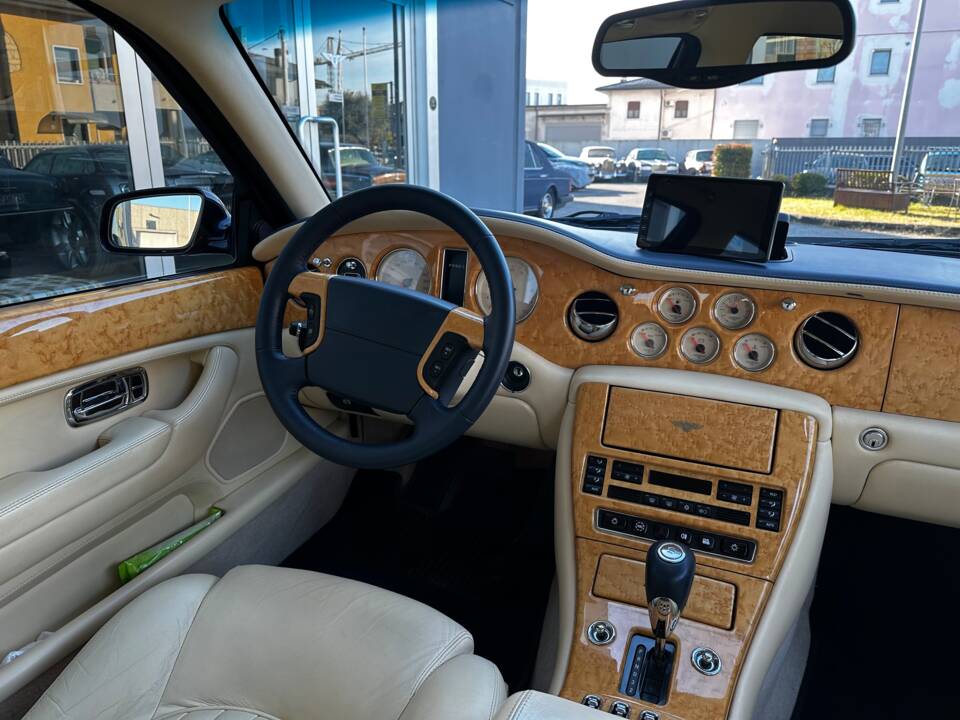 Image 13/22 of Bentley Arnage Red Label (2001)