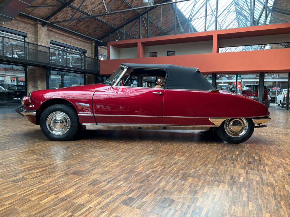 Immagine 19/33 di Citroën DS 19 Usine (1963)