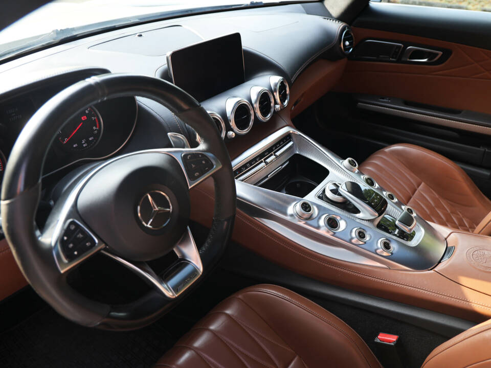 Image 41/56 of Mercedes-AMG GT-S (2017)