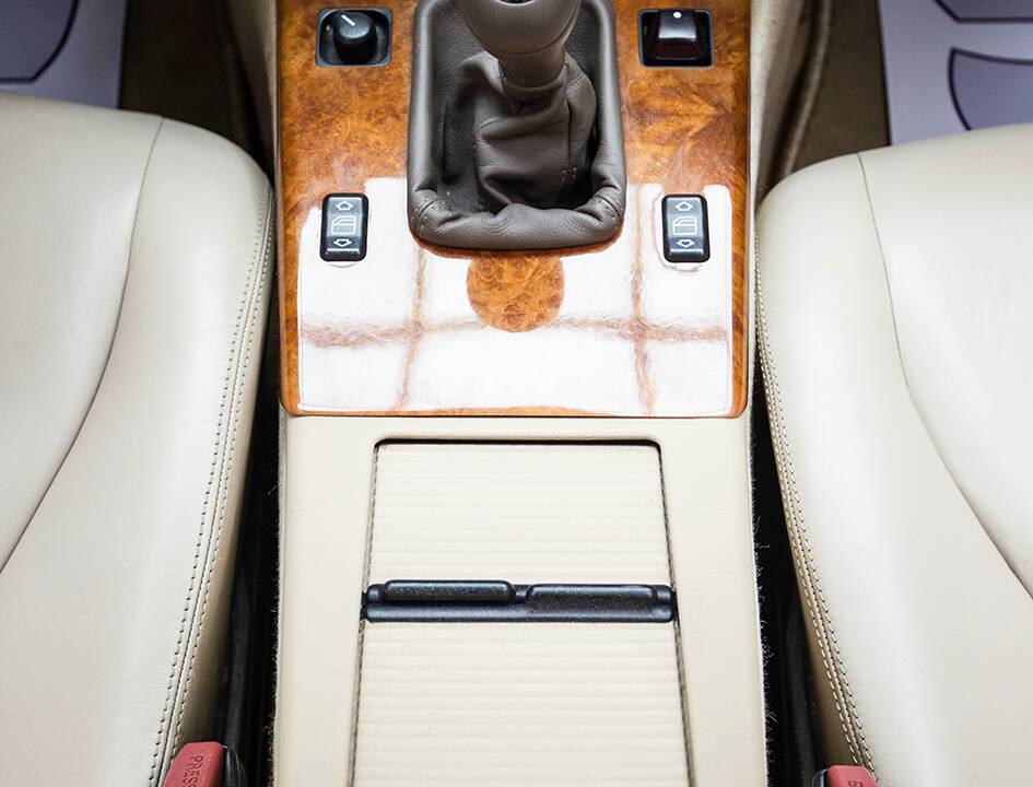 Image 24/45 of Mercedes-Benz SL 280 "Final Edition" (2001)