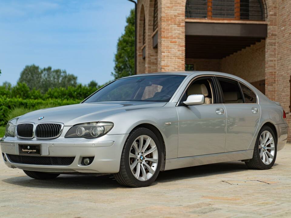 Bild 1/50 von BMW 745d (2005)
