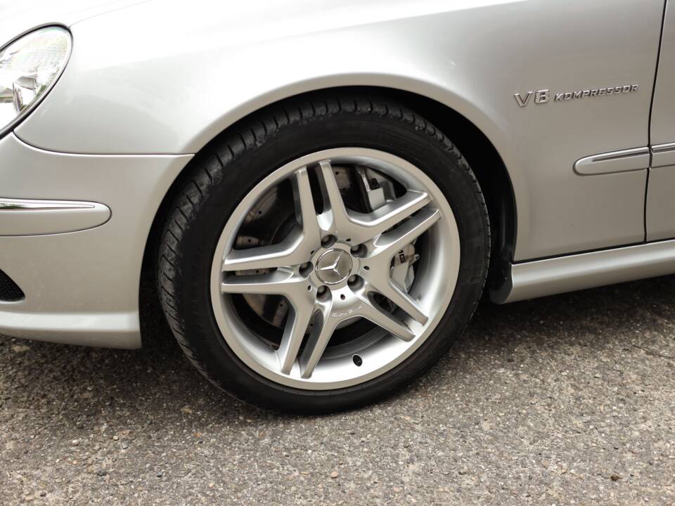 Image 33/72 of Mercedes-Benz E 55 AMG (2002)