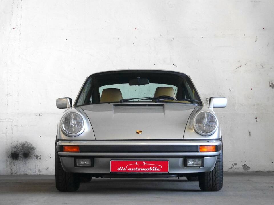 Image 14/27 of Porsche 911 Carrera 3.2 (1990)