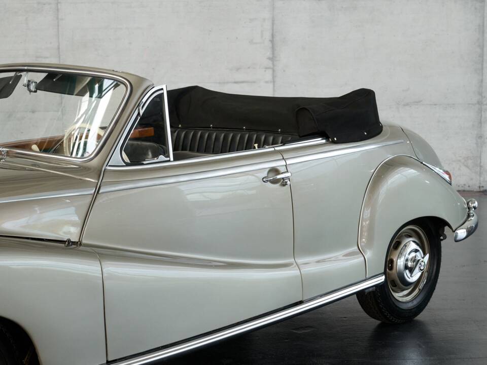 Immagine 8/50 di BMW 502 Baur (1955)