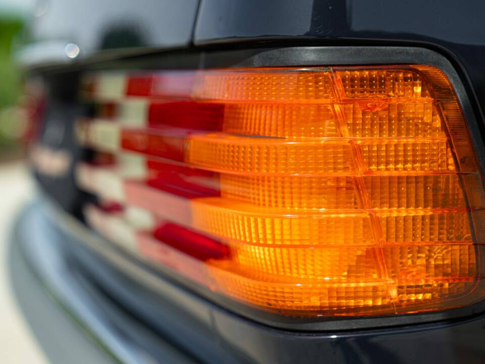 Image 10/50 of Mercedes-Benz 500 SEL (1985)