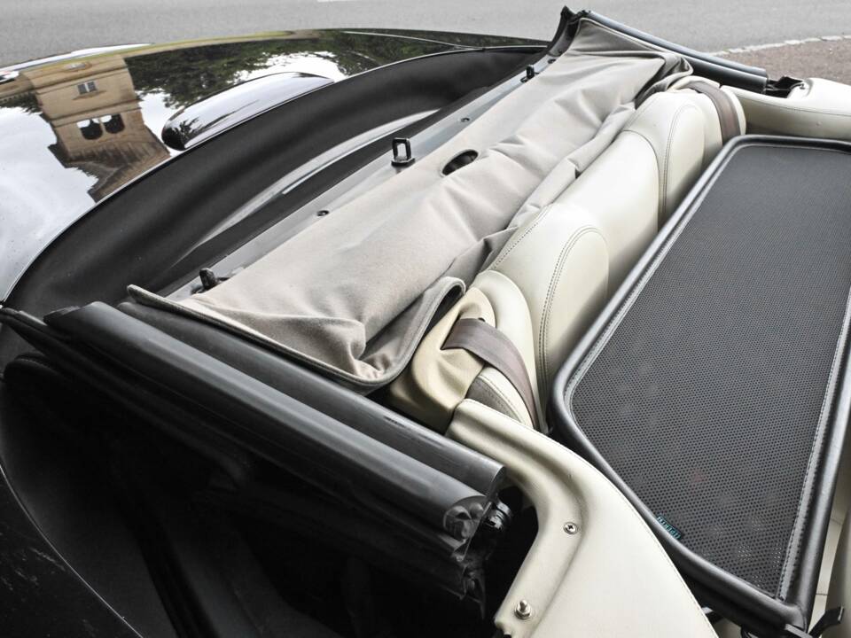 Image 25/50 of Jaguar XKR (1998)
