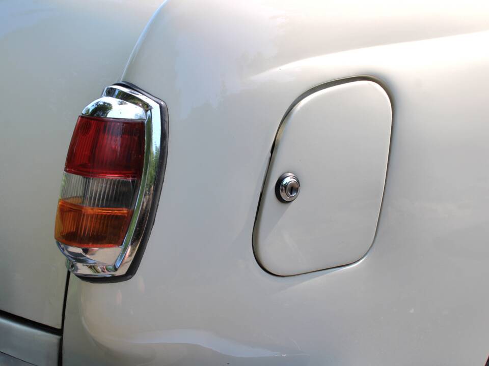 Image 16/50 of Mercedes-Benz 219 (1959)