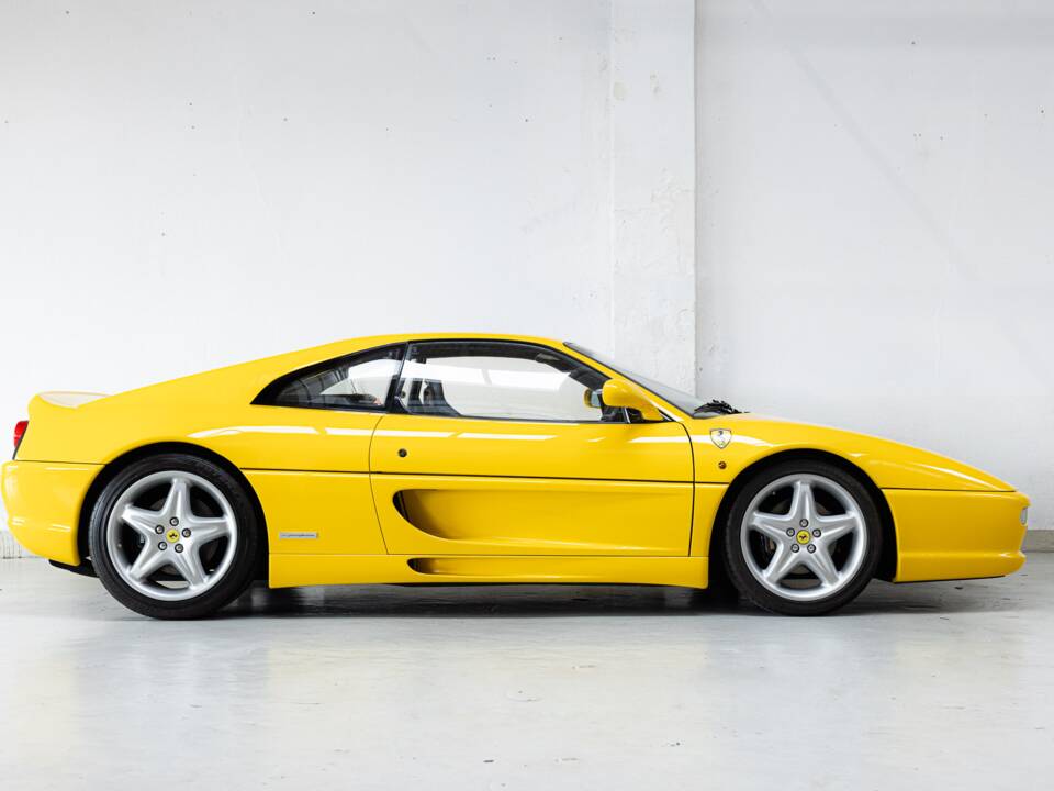 Image 4/36 de Ferrari F 355 Berlinetta (1995)