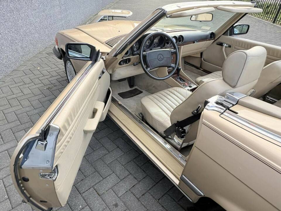 Image 27/50 of Mercedes-Benz 560 SL (1987)