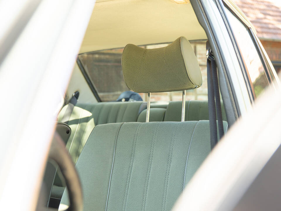 Image 29/63 of BMW 528i (1984)