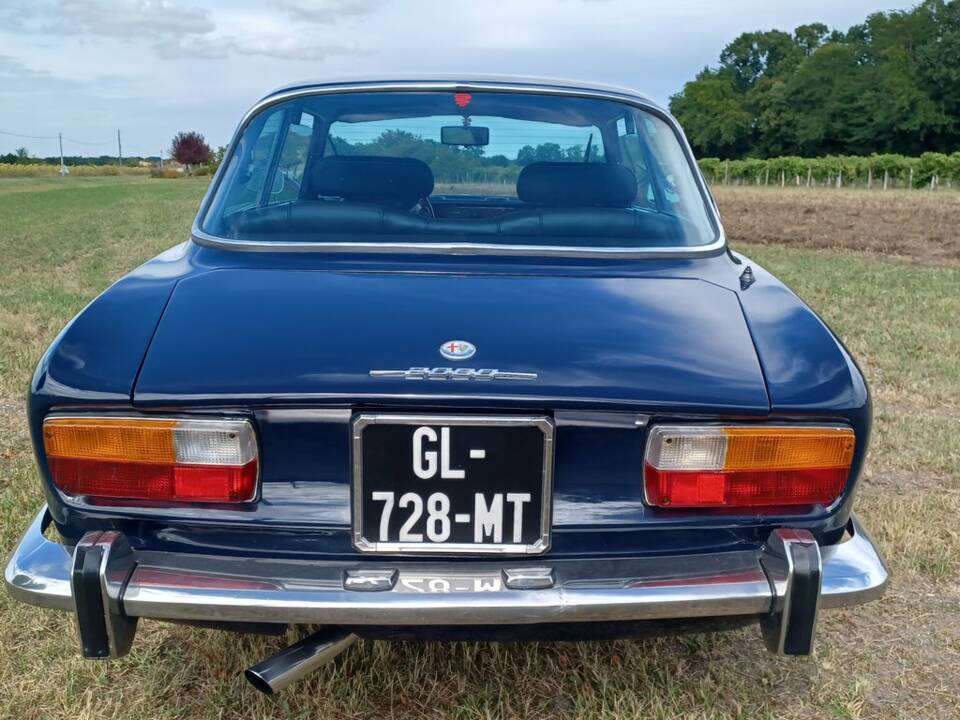 Image 4/8 of Alfa Romeo 2000 GTV (1973)