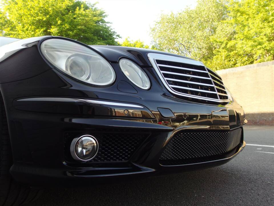 Image 11/98 of Mercedes-Benz E 63 AMG T (2008)
