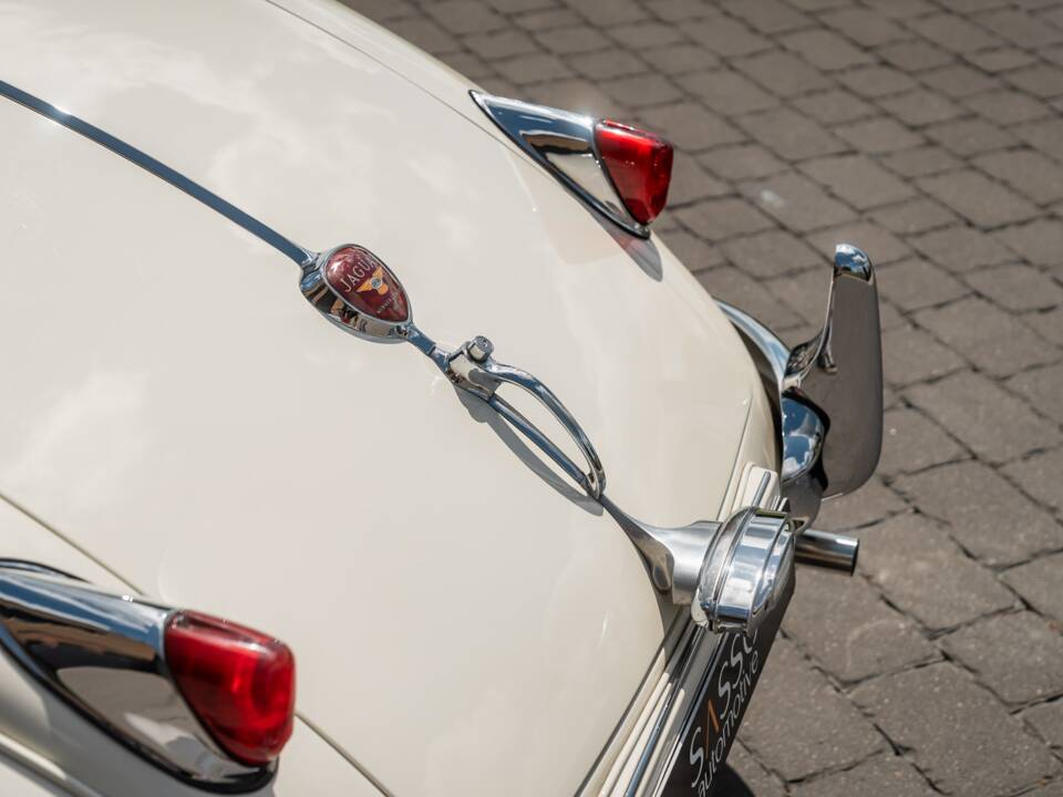 Image 41/58 of Jaguar XK 140 SE DHC (1955)