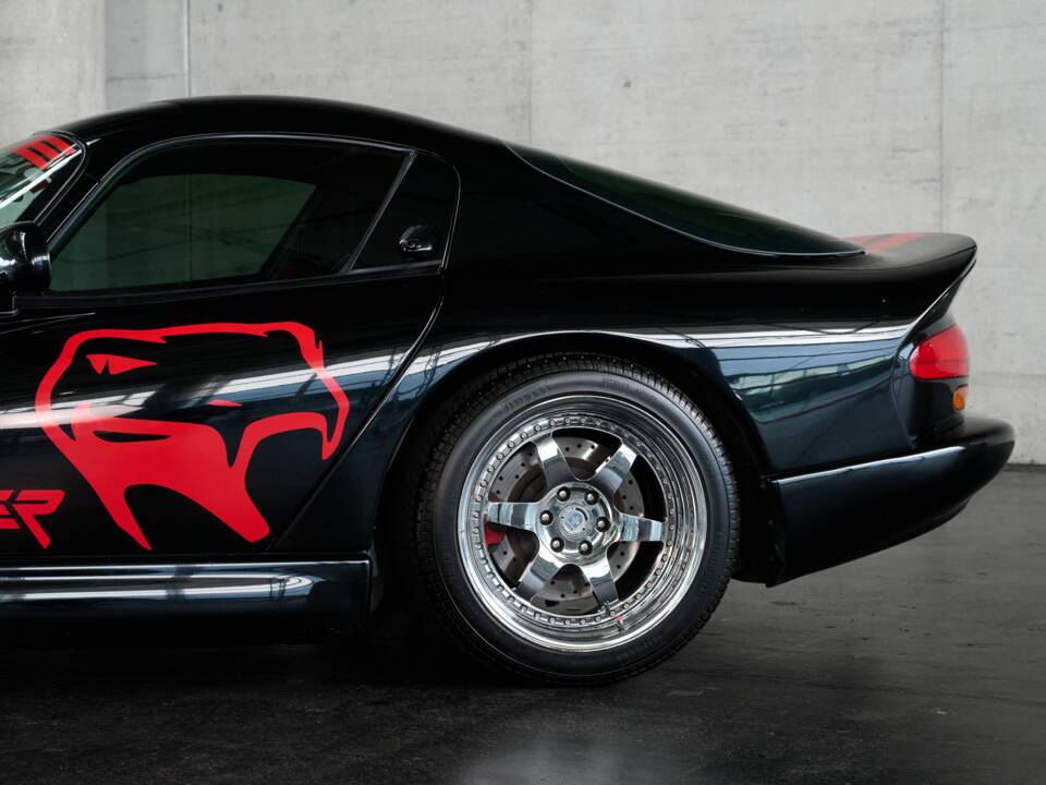 Image 7/50 of Dodge Viper GTS (2005)