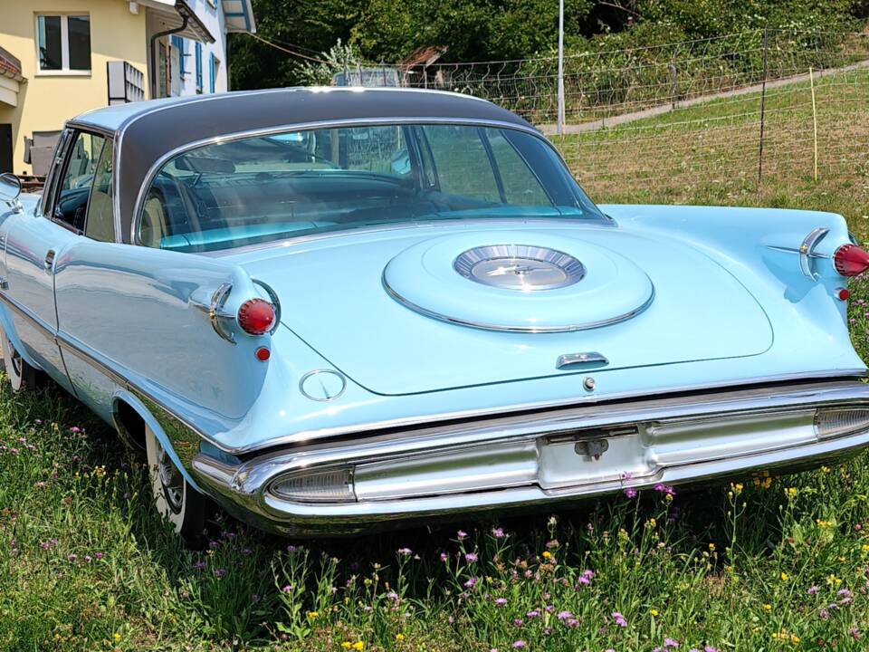 Image 3/5 of Imperial Crown Coupé (1959)