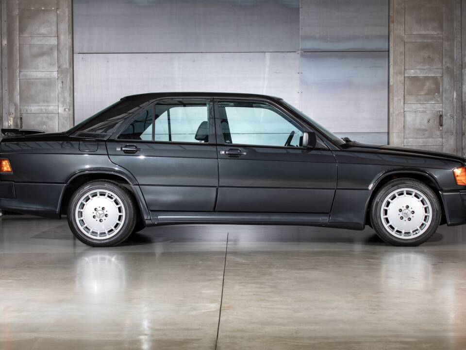 Image 4/23 de Mercedes-Benz 190 E 2.5-16 (1989)