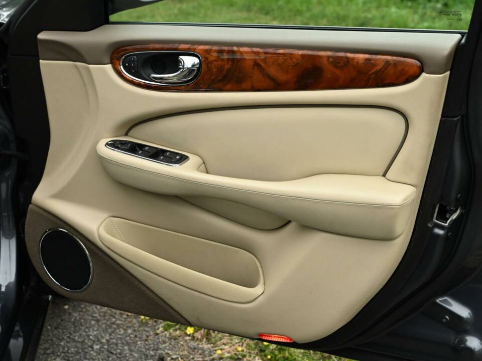 Image 50/50 of Jaguar XJ 8 4.2 (2007)