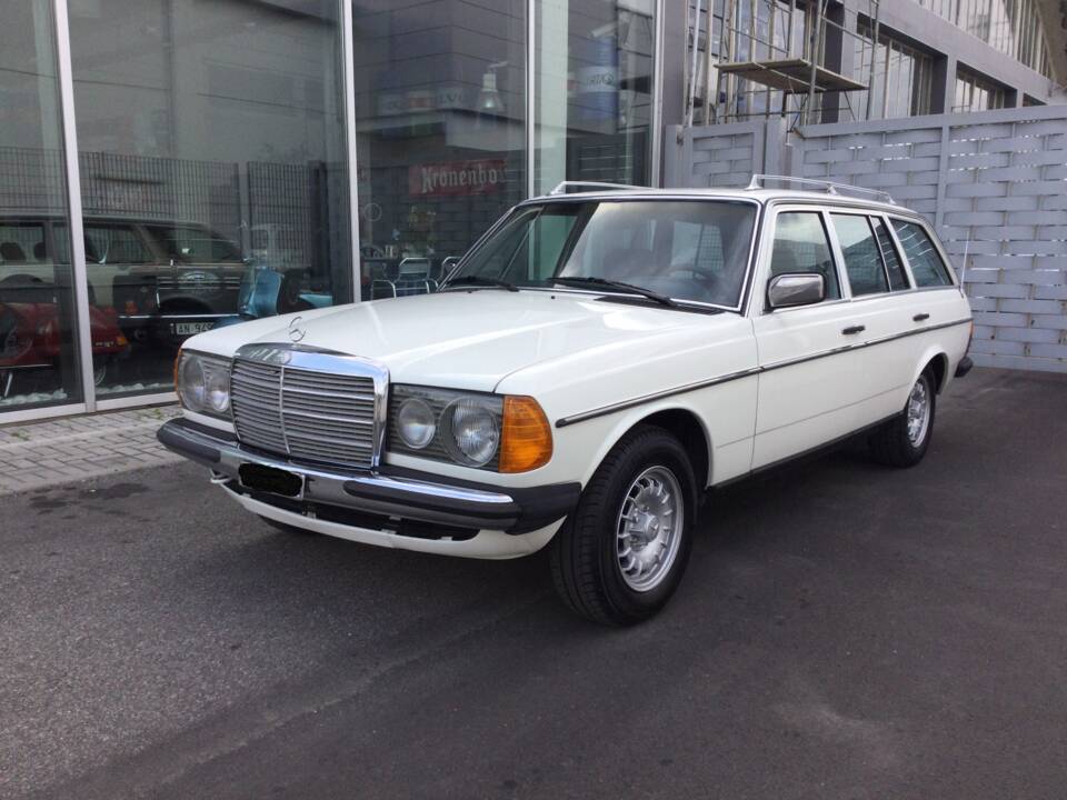 Immagine 3/39 di Mercedes-Benz 240 TD (1983)