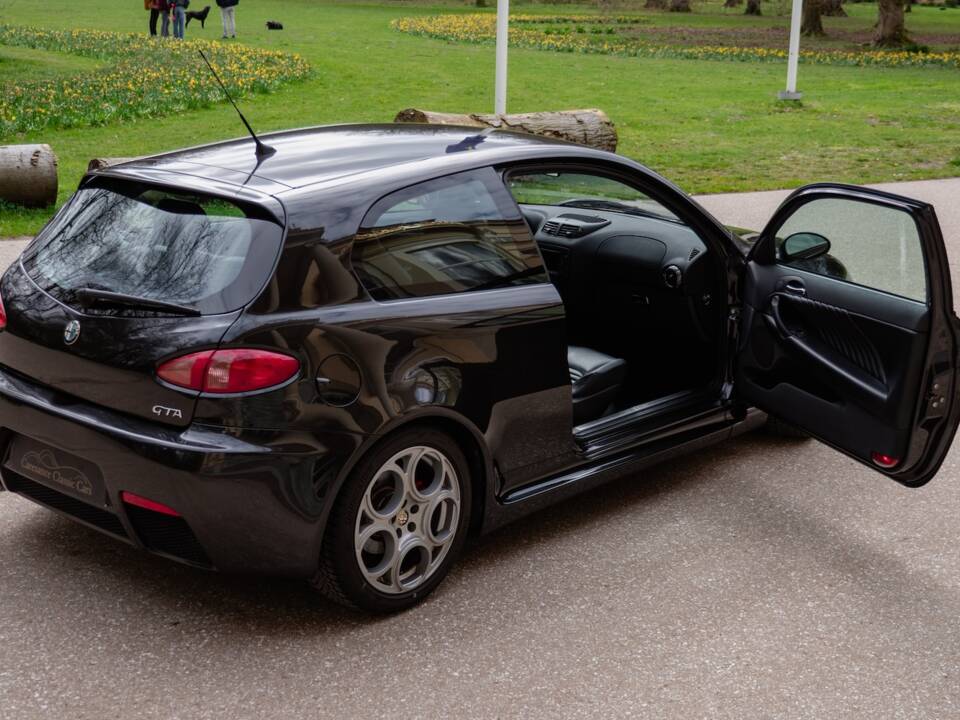 Image 26/60 of Alfa Romeo 147 3.2 GTA (2003)