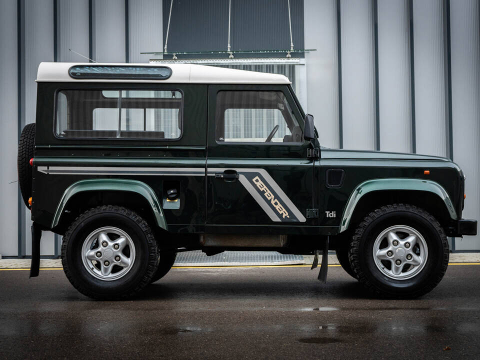 Image 2/41 of Land Rover Defender 90 (1995)