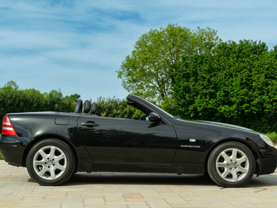Image 6/50 of Mercedes-Benz SLK 200 Kompressor (1998)