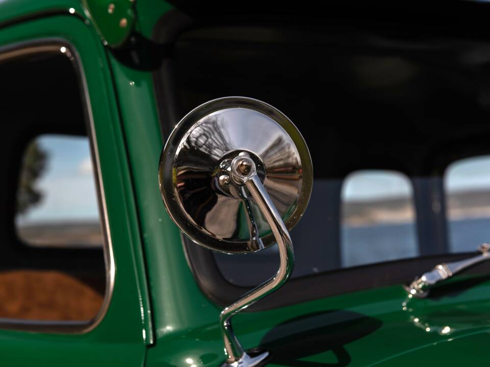Imagen 43/100 de Chevrolet 3100 ½-ton Stepside (1949)