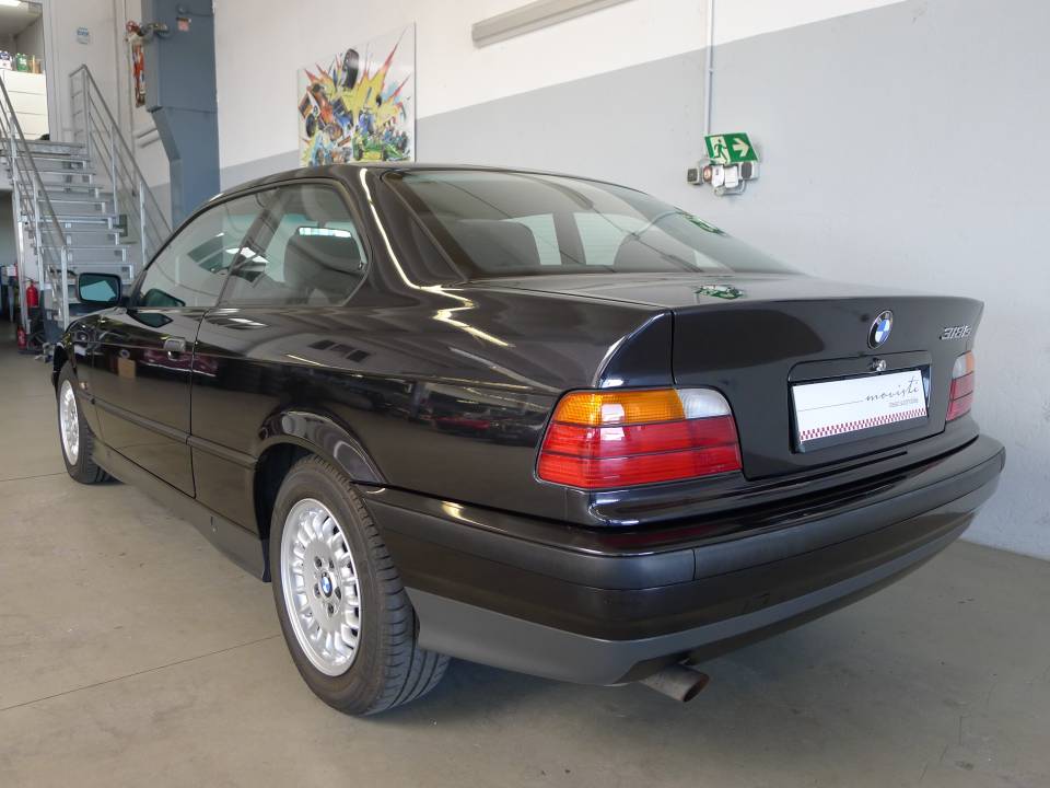 Image 31/33 de BMW 318is (1995)