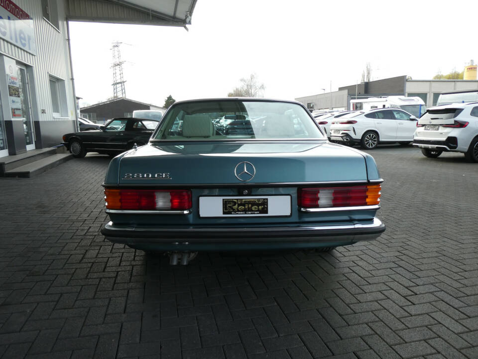Image 5/24 de Mercedes-Benz 280 CE (1981)
